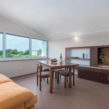Villa Anita With Common Pool Vrvari Habitación foto