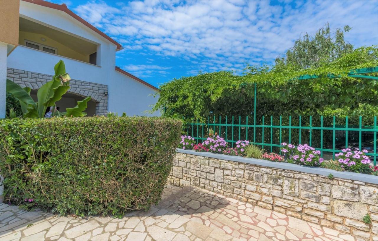 Villa Anita With Common Pool Vrvari Exterior foto