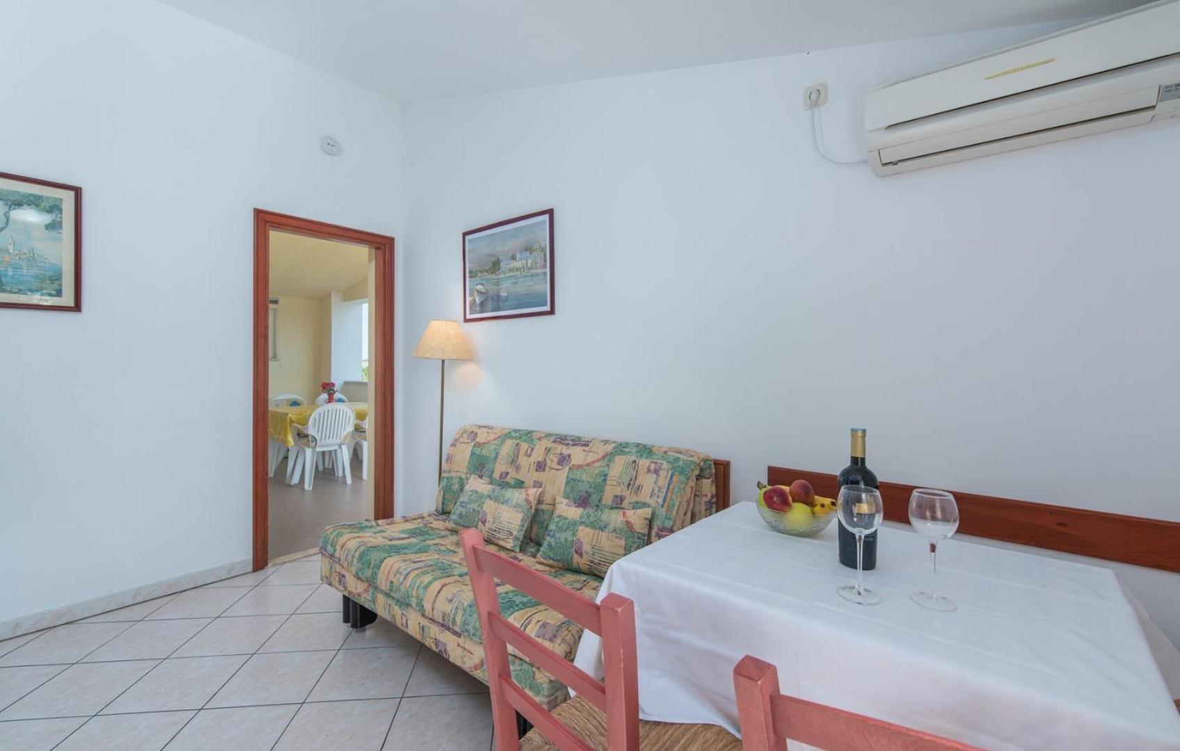 Villa Anita With Common Pool Vrvari Habitación foto