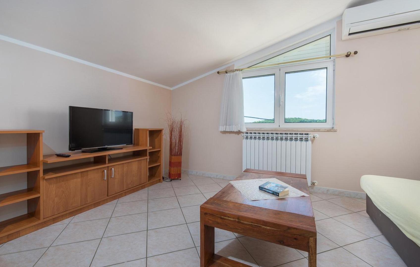 Villa Anita With Common Pool Vrvari Habitación foto