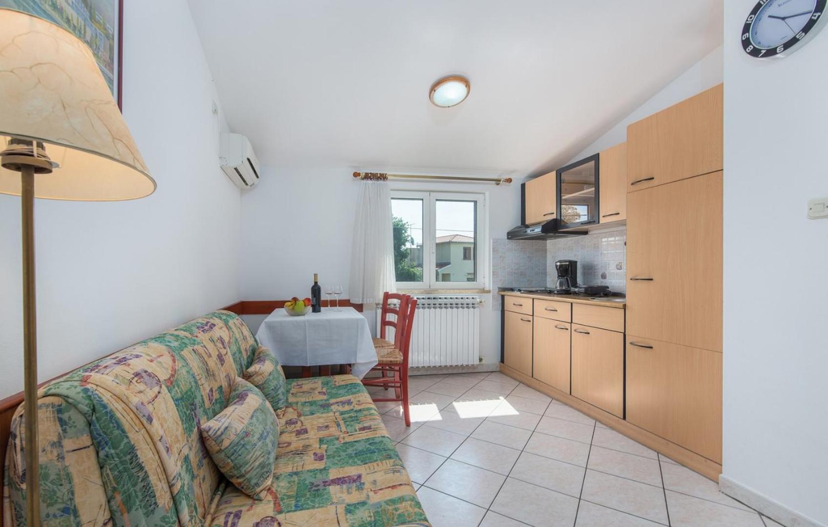 Villa Anita With Common Pool Vrvari Habitación foto